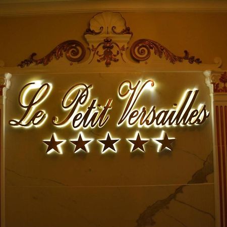Le Petit Versailles Vernon  Ngoại thất bức ảnh