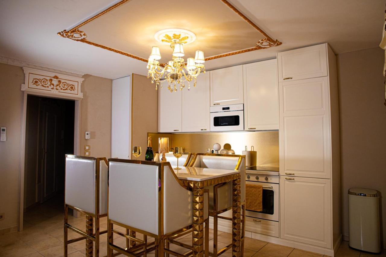 Le Petit Versailles Vernon  Ngoại thất bức ảnh