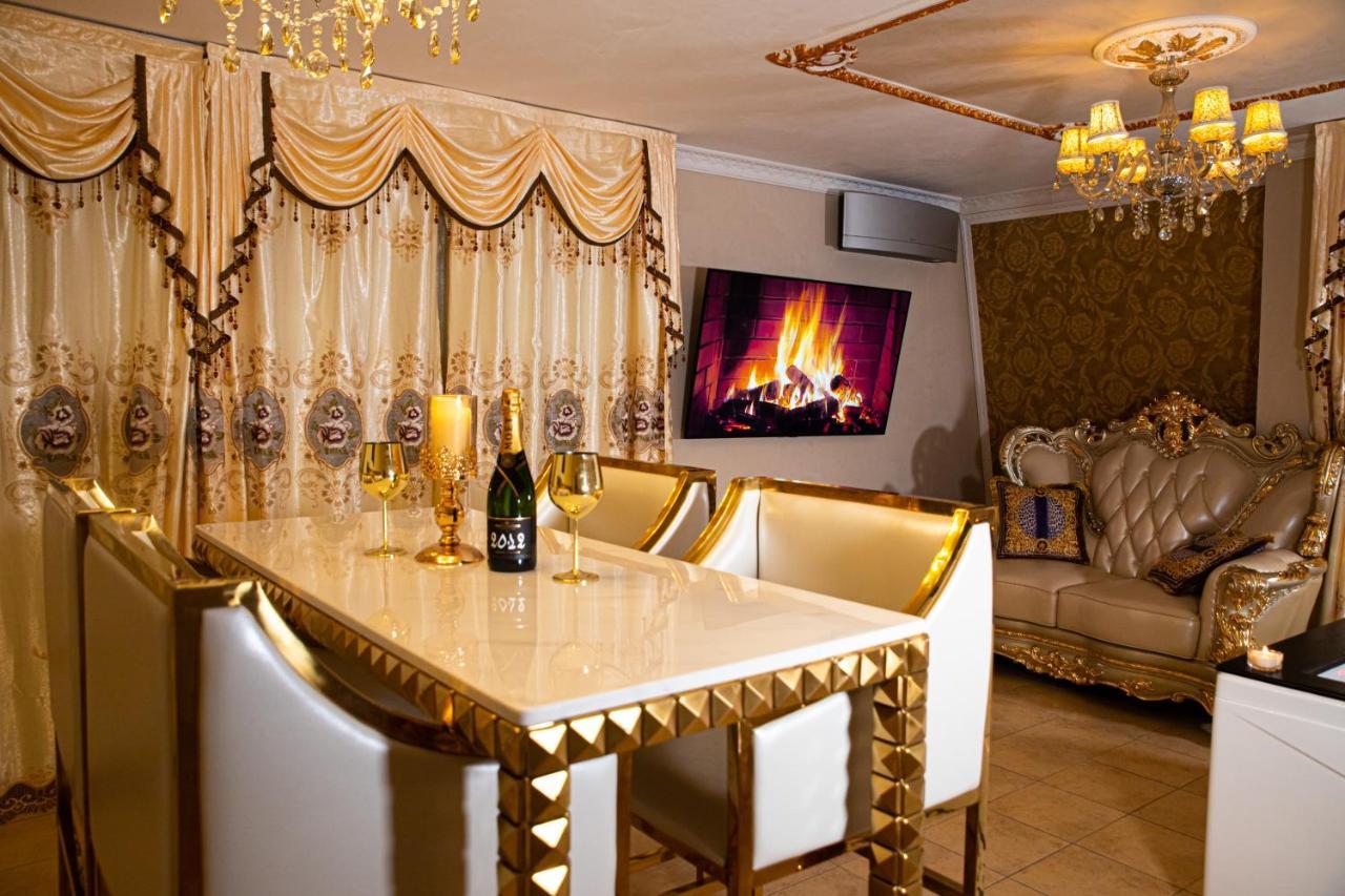 Le Petit Versailles Vernon  Ngoại thất bức ảnh