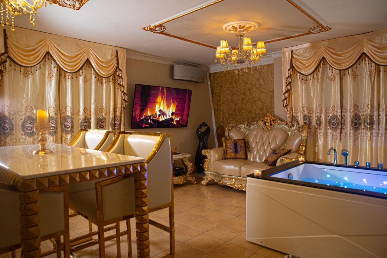 Le Petit Versailles Vernon  Ngoại thất bức ảnh
