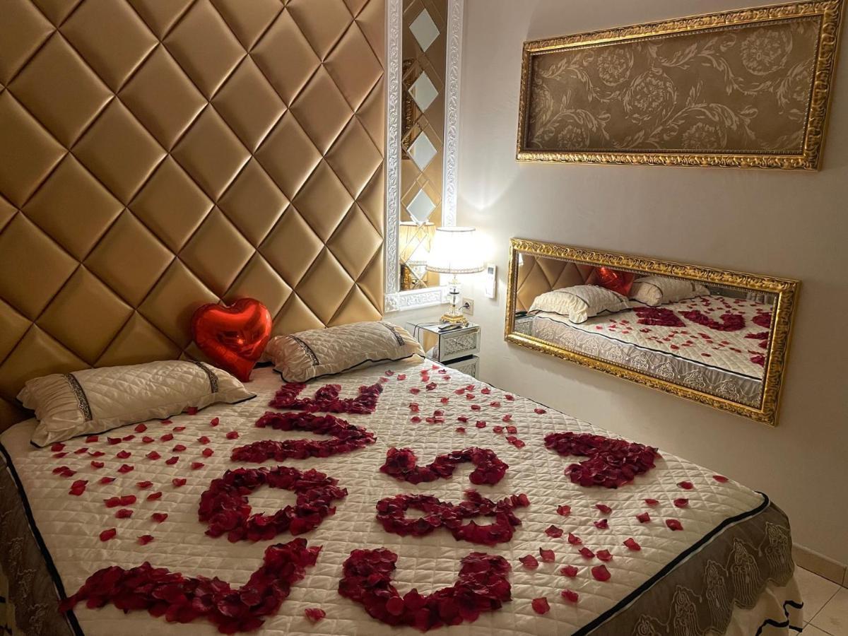 Le Petit Versailles Vernon  Ngoại thất bức ảnh