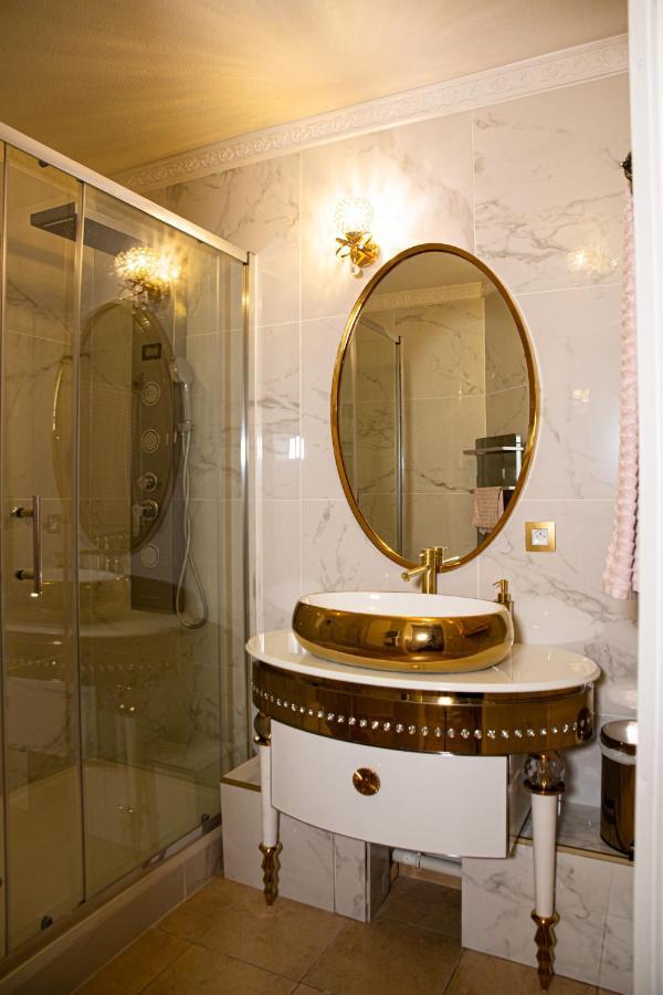 Le Petit Versailles Vernon  Ngoại thất bức ảnh