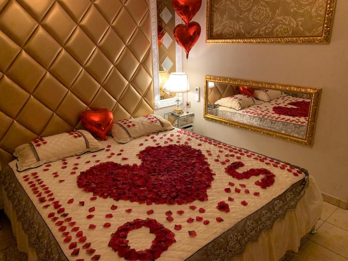 Le Petit Versailles Vernon  Ngoại thất bức ảnh