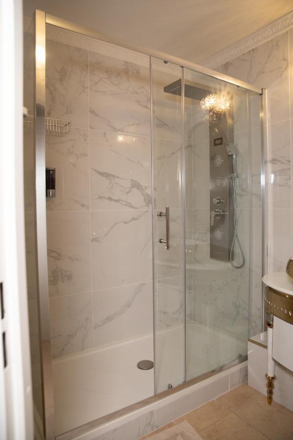 Le Petit Versailles Vernon  Ngoại thất bức ảnh